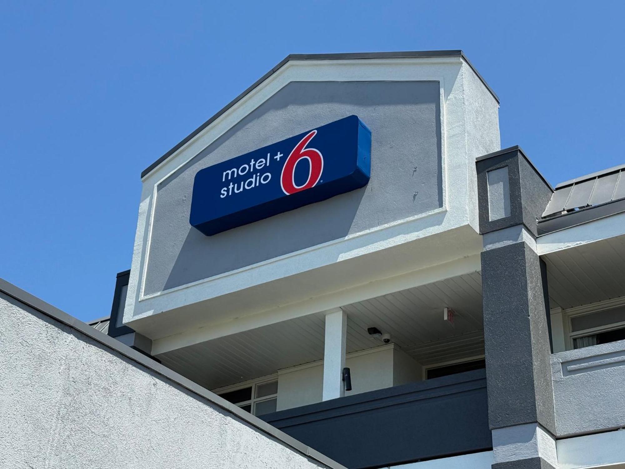 Motel 6 Charlotte, Nc - Airport South Exterior photo